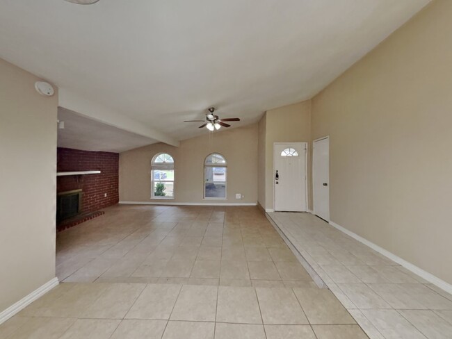 Building Photo - 15714 Mendocino Dr