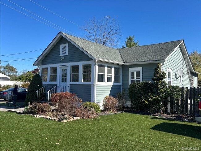 Building Photo - 490 Commack Rd