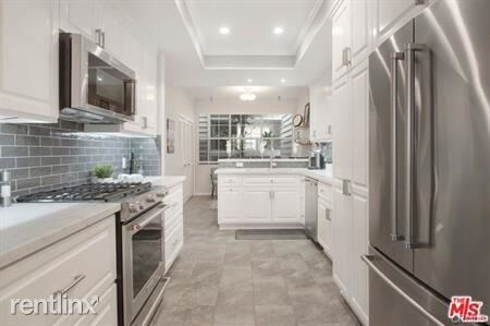 Building Photo - 2 br, 2 bath House - 4346 Redwood Ave # A201