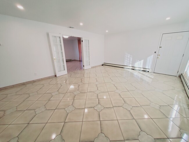 Building Photo - 47 Dora St