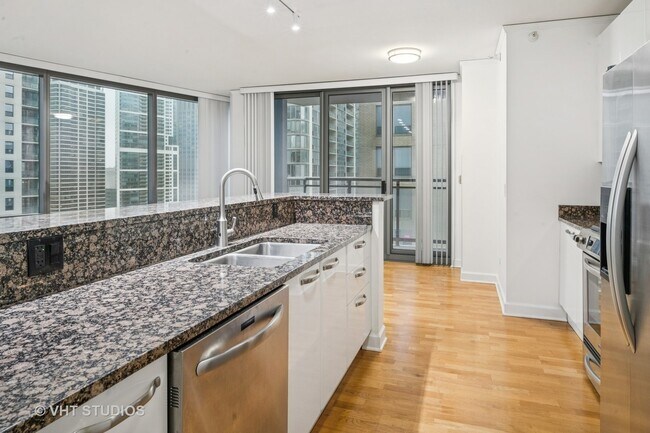 Foto del edificio - 450 E Waterside Dr