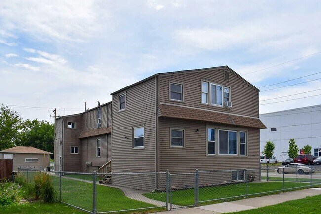 Building Photo - Prairie Ave