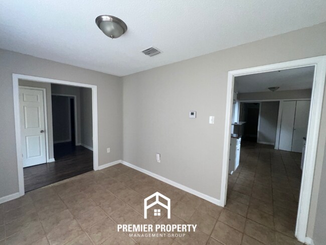 Building Photo - 4392 Spring Harbor Dr