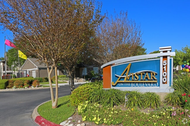 Building Photo - Avistar on the Boulevard