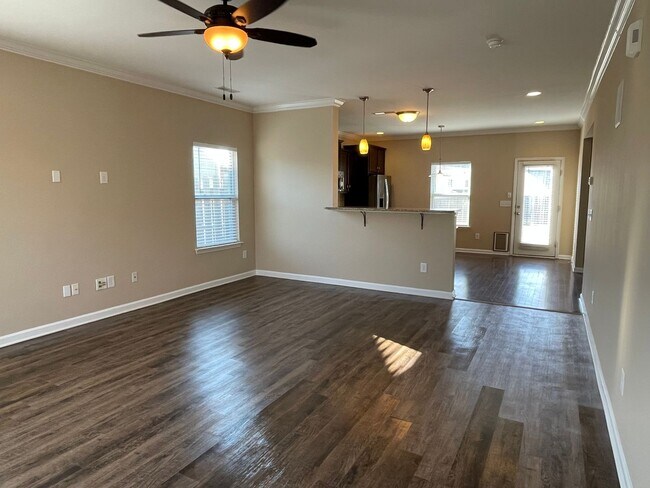 Building Photo - Newer Home, Granite Counter-Tops, Wood Lam...