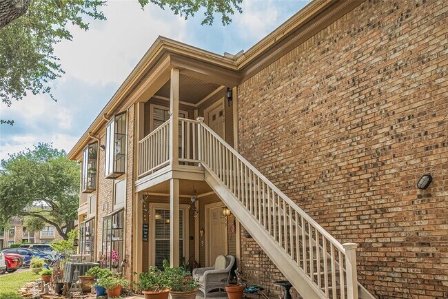 Building Photo - 1311 Antoine Dr
