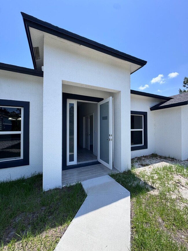 Foto del edificio - 3351 Lakeland Ave