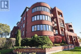 Building Photo - 959 N River Rd