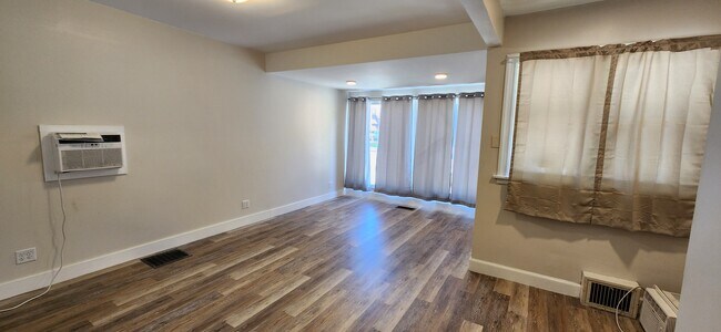 Building Photo - 335 2nd Ave S