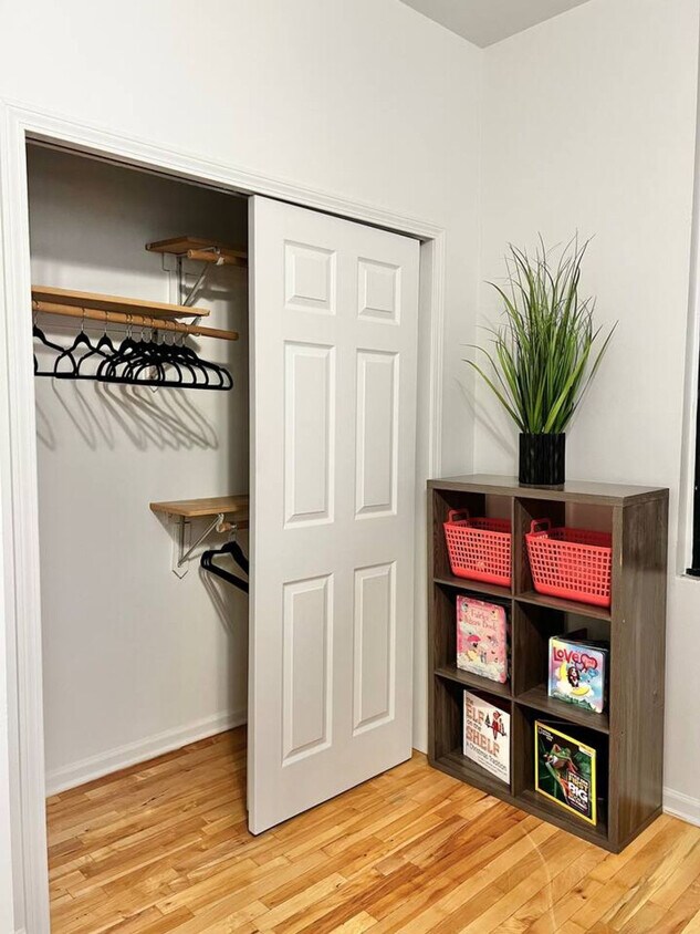 Foto principal - 2544 N Burling St