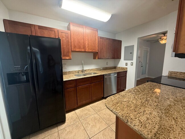Building Photo - 3 Bedroom 2 Bathroom Updated Deltona Home GREAT Location Available IMMDEIATELY!!