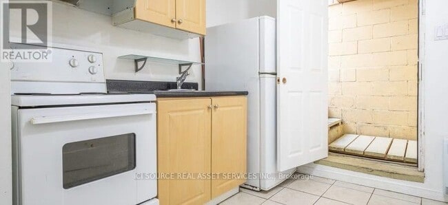 Building Photo - 693 Euclid Ave