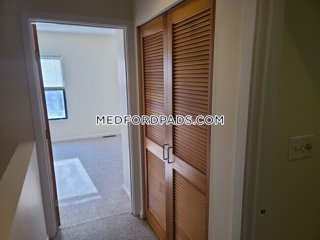 Foto del edificio - 65 Riverside Ave