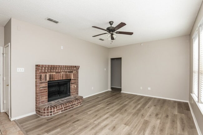 Foto del edificio - 6366 Rainwater Way