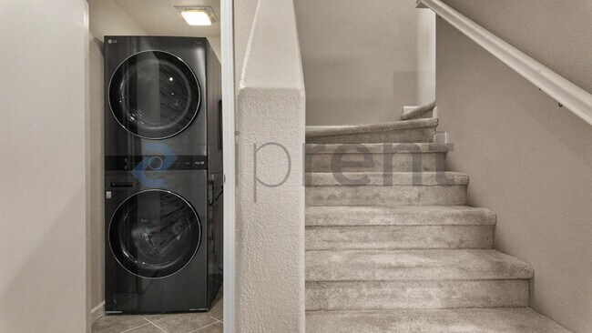 Building Photo - Unit