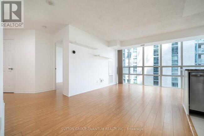 Building Photo - 30 Grand Trunk Crescent
