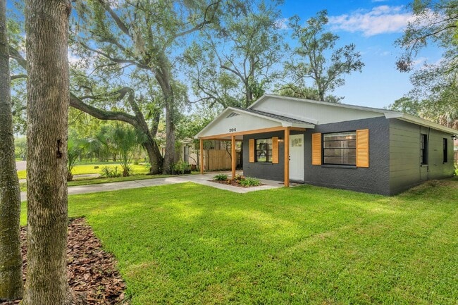 Photo - BEAUTIFULLY RENOVATED 2 BEDROOM, 1 BATH HO... Apartment