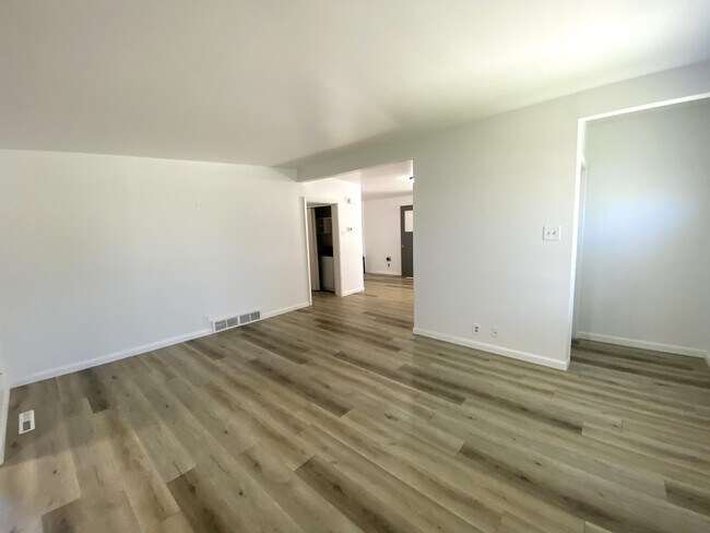 Building Photo - 1445 E 4230 S