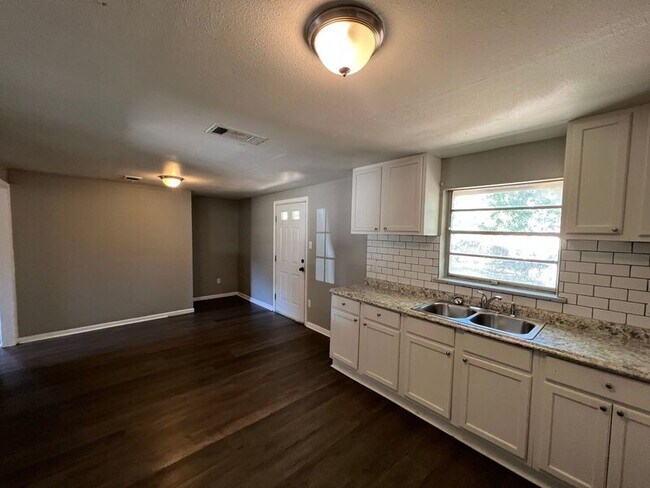 Building Photo - 513 Witts Dr