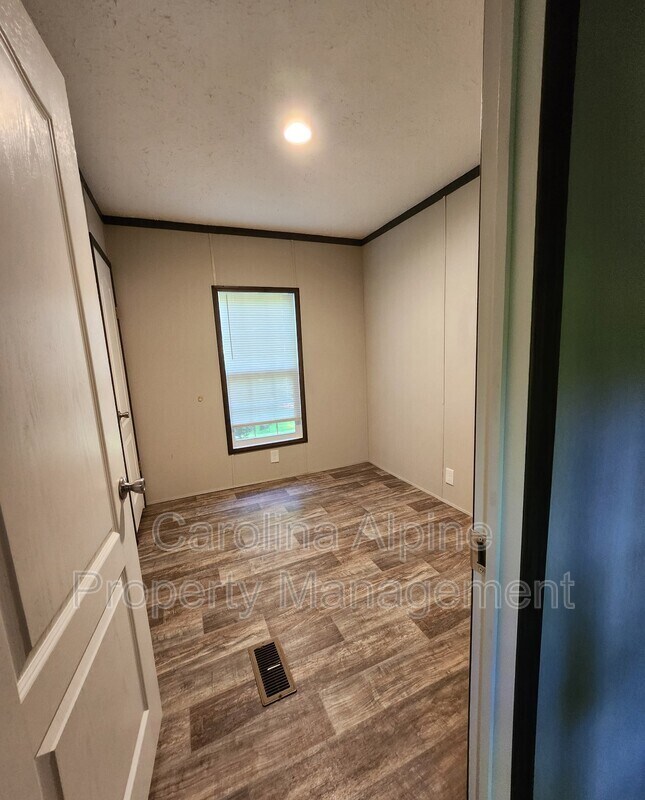 Foto del edificio - 220 Starling Ln