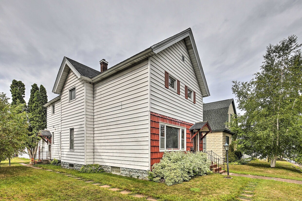 Primary Photo - 517 11th Ave W