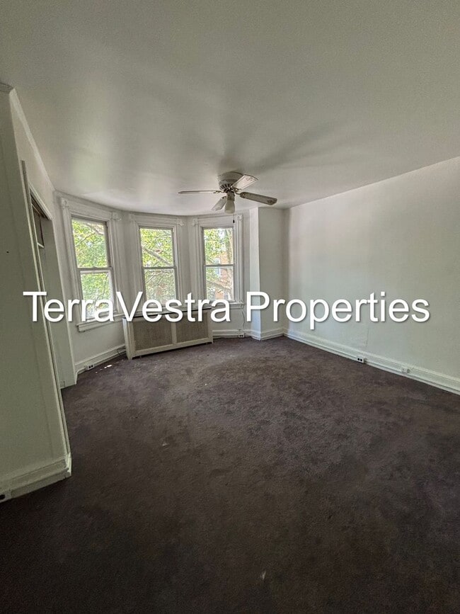Building Photo - 433 Viola St