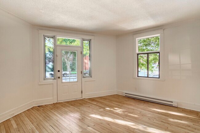 Photo du bâtiment - 6885-6891 Sherbrooke west