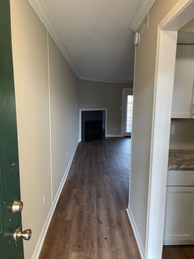 Foto del edificio - UPDATED 3-Bedroom