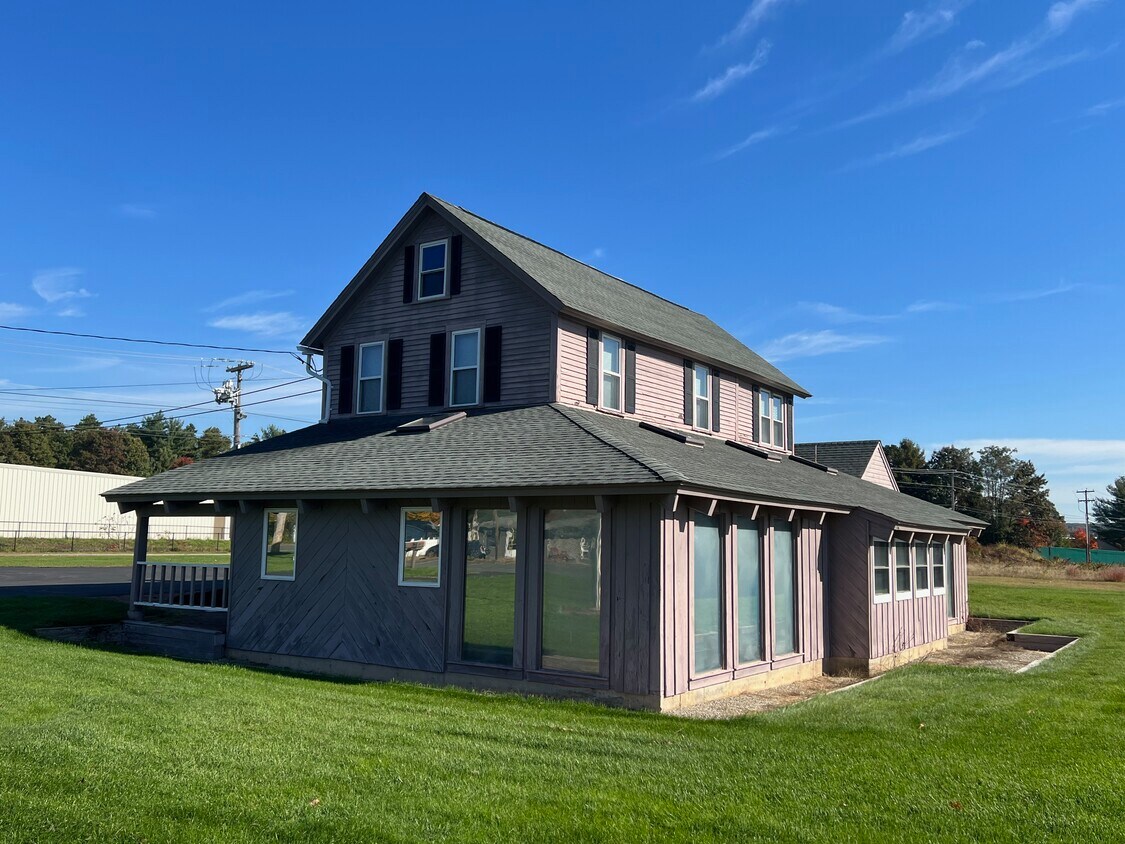 595 Southampton Rd Unit 2nd Floor, Westfield, MA 01085 Apartments in Westfield, MA