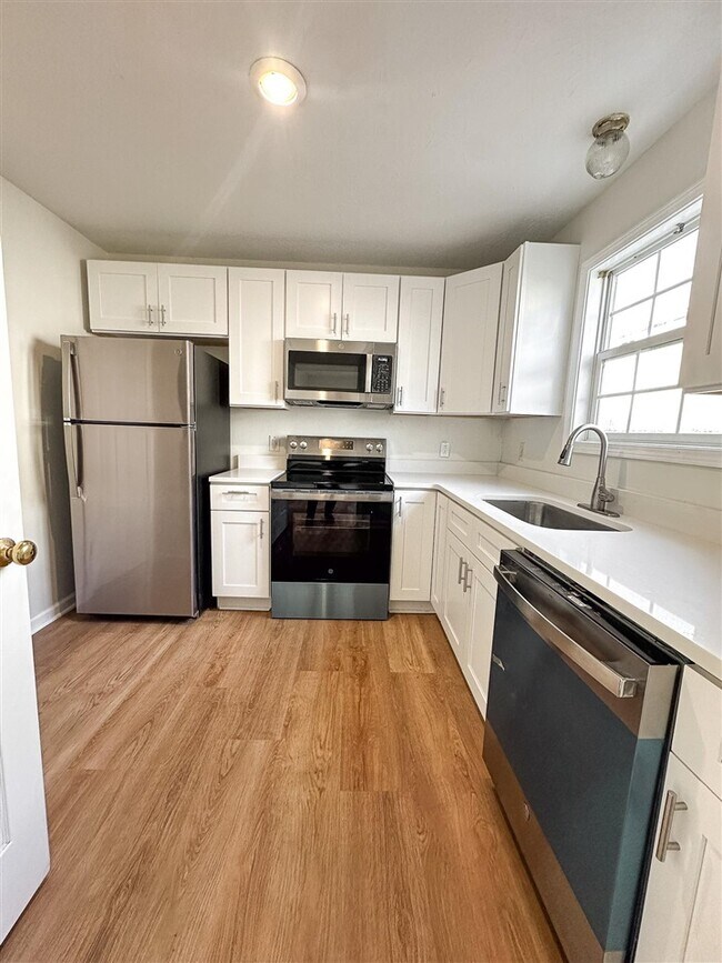 Foto del edificio - 1225 N Lee Dr