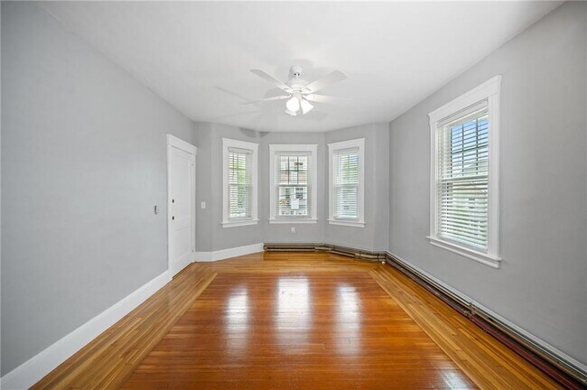 Building Photo - 74 Pembroke Ave