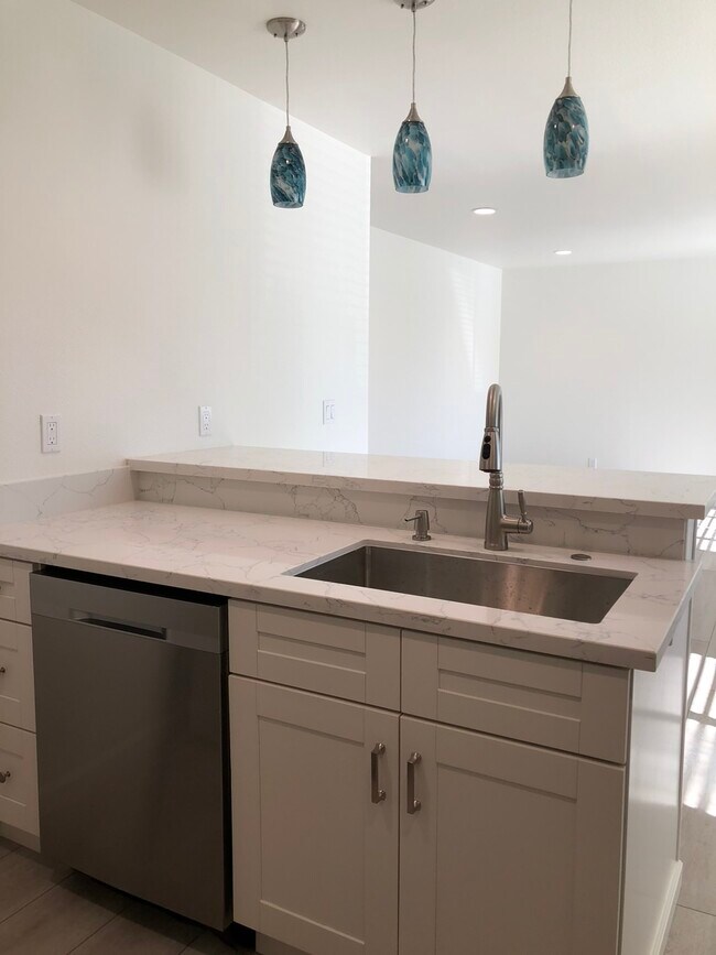 4410 Diamond St Unit 1, Capitola, CA 95010 Condo for Rent in Capitola