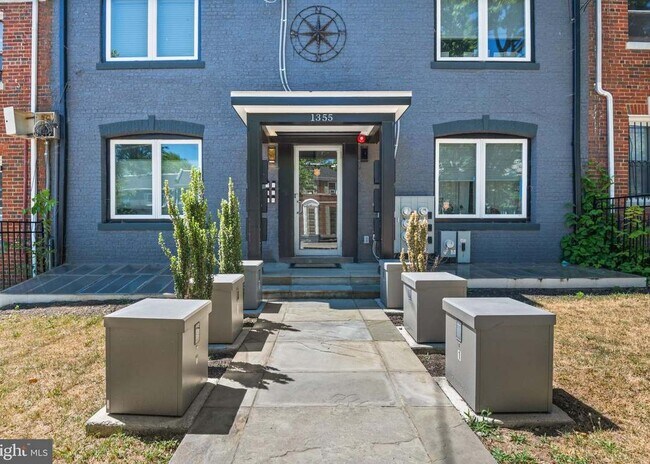 Exterior del edificio - 1355 Bryant St NE