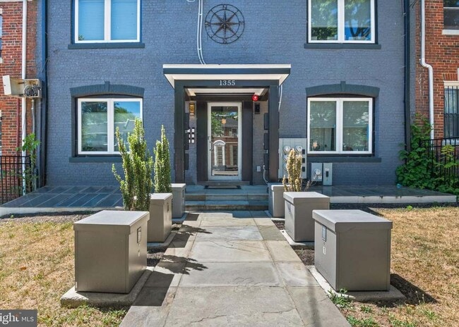 Building Exterior - 1355 Bryant St NE