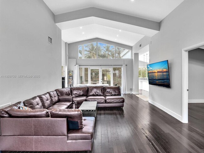 Building Photo - 20120 NE 25th Ct