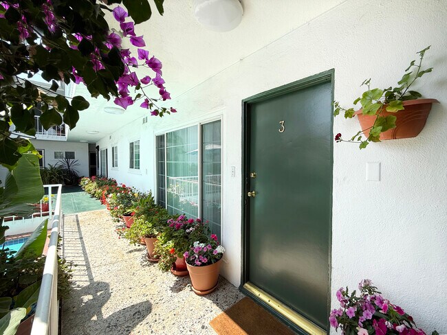 Foto del edificio - 8576 Holloway Dr