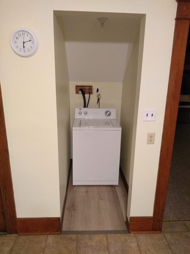 In unit Washer - 409 Vrooman Ave