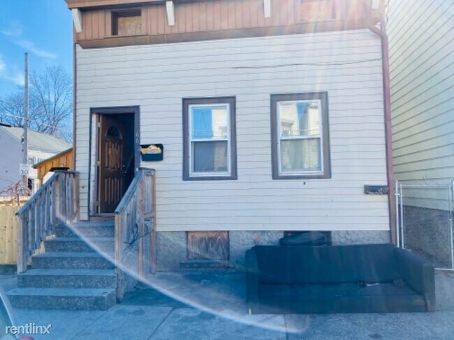 Building Photo - 66 Quail St