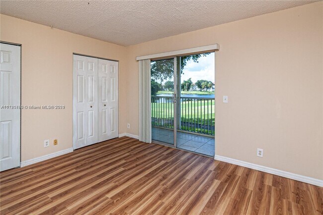 Foto del edificio - 300 SW 134th Way