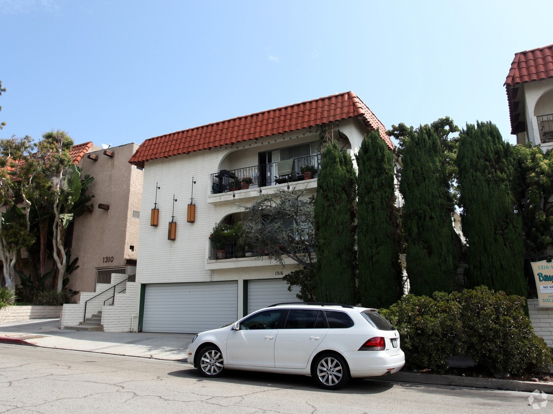 Building Photo - 1316 Barry Ave