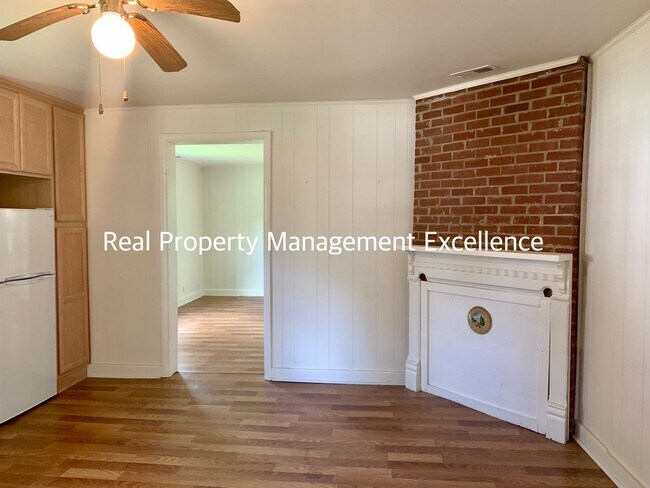 Foto del edificio - Historical Home, 2 Bed, In Downtown Wake Forest, Available Now!
