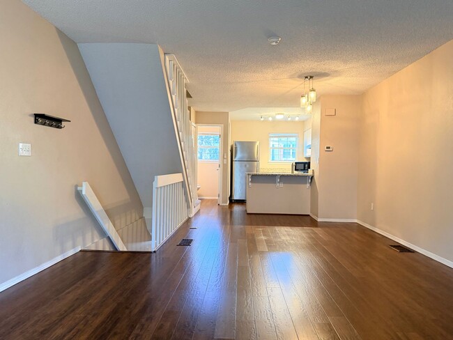 Building Photo - Updated Townhome in Centennial