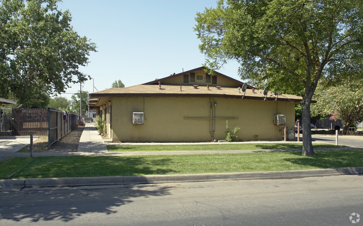 Foto del edificio - Yosemite Manor Apartments
