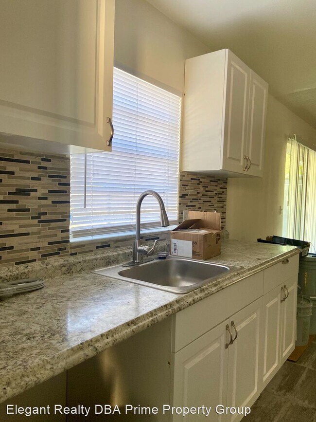 Building Photo - 3 br, 1.5 bath House - 5264 Letha Street