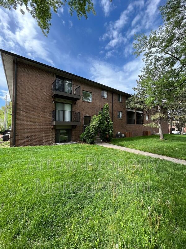Building Photo - 3405 Holdrege St