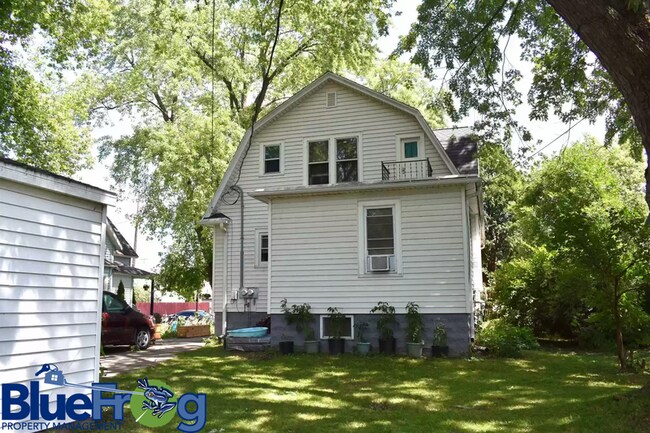 Building Photo - 818 S Maple Ave