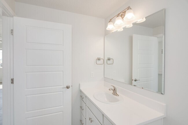Foto del edificio - Now Leasing! Beautiful Open Concept Living!