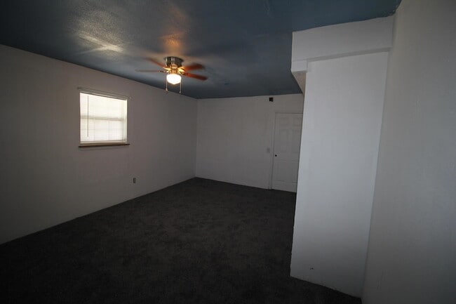 Foto del edificio - 8606 Gateway Blvd