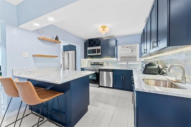 Building Photo - 908 SW 12th Ct
