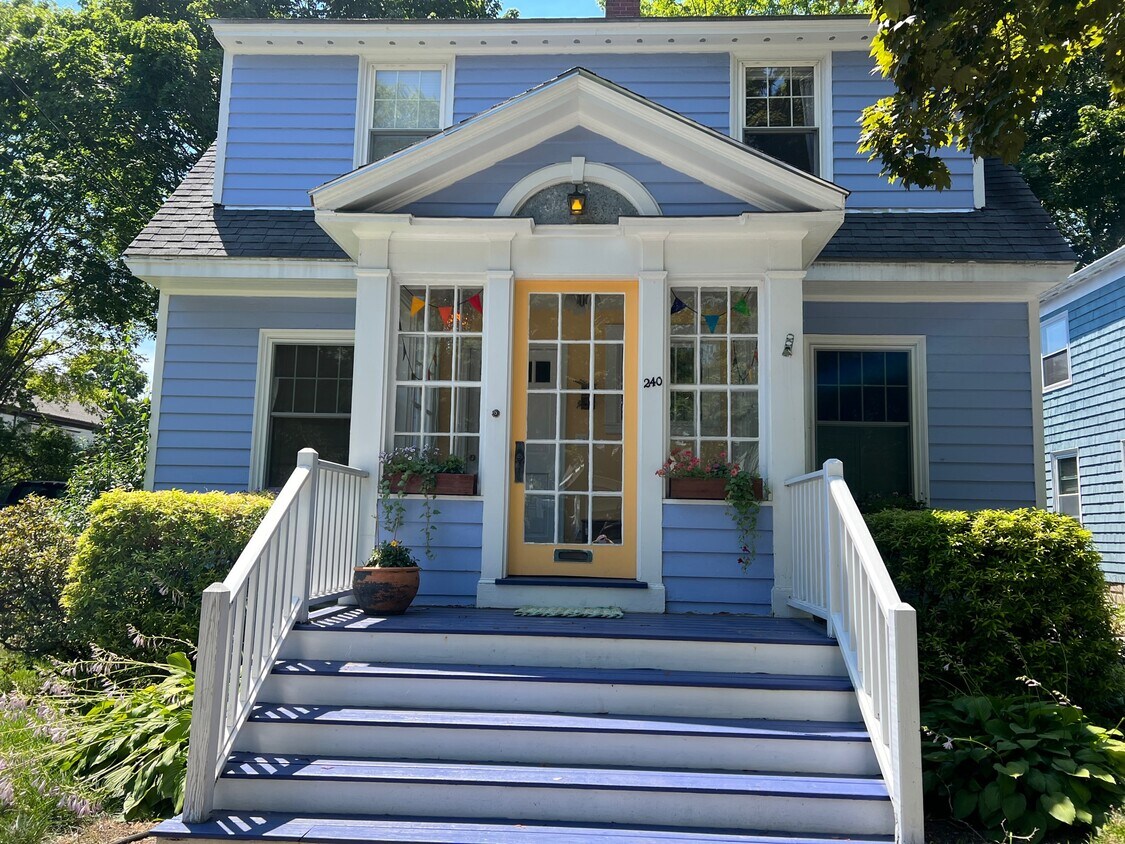 240 Pleasant Avenue! - 240 Pleasant Ave